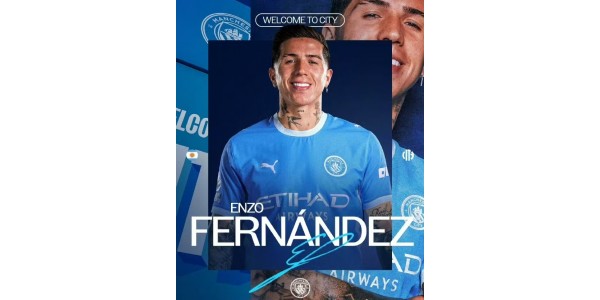 Viime hetkellä Enzo pukee Manchester Cityn pelipaidan ylleen. Viime hetkellä Enzo pukee Manchester Cityn pelipaidan ylleen.